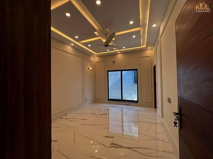 we are offering a 10 marla house for sale in janiper block bahria town 29