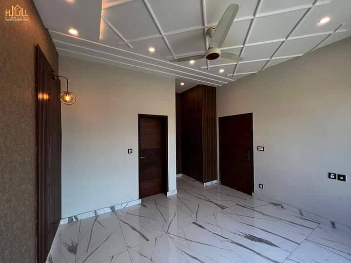 we are offering a 10 marla house for sale in janiper block bahria town 31