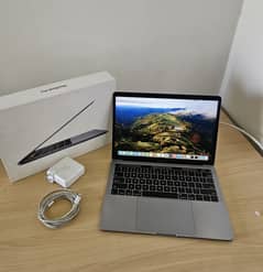 MacBook Pro (13.3-inch, 2018, Four Thunderbolt 3 ports)