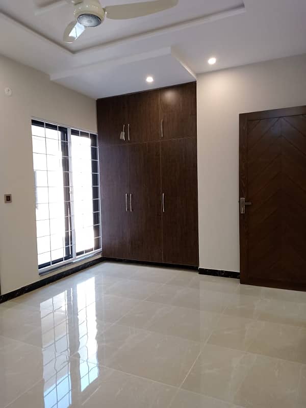 5 MARLA UPPER PORTION AVAILABLE FOR RENT IN DREAM GARDENS . 4