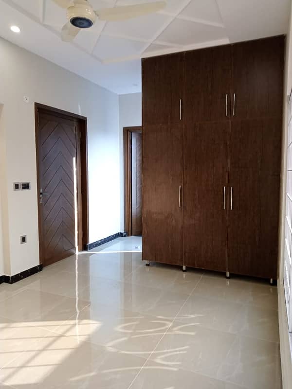 5 MARLA UPPER PORTION AVAILABLE FOR RENT IN DREAM GARDENS . 11