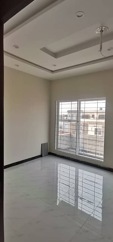 5 MARLA UPPER PORTION AVAILABLE FOR RENT IN DREAM GARDENS . 15