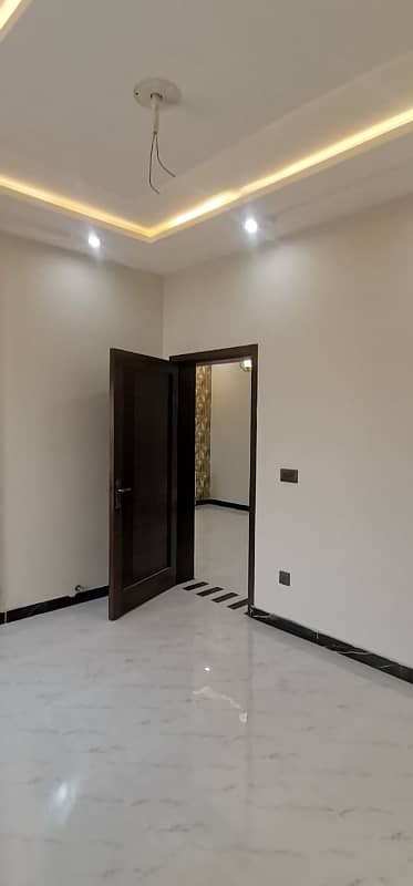 5 MARLA UPPER PORTION AVAILABLE FOR RENT IN DREAM GARDENS . 17