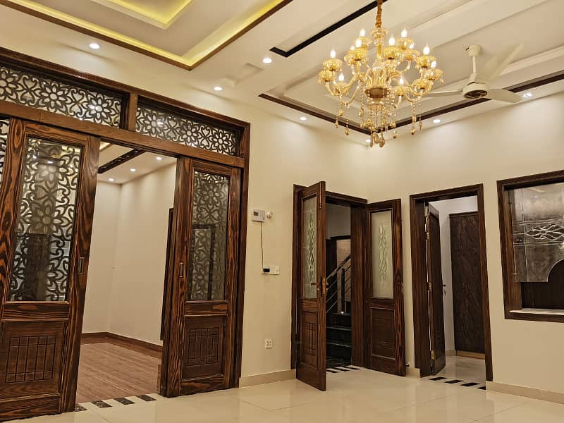 10 Marla Like Brand New Luxury House For Rent In Bahria Town Lahore. 2