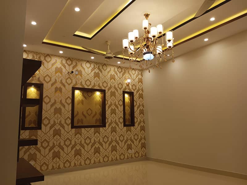 10 Marla Like Brand New Luxury House For Rent In Bahria Town Lahore. 3