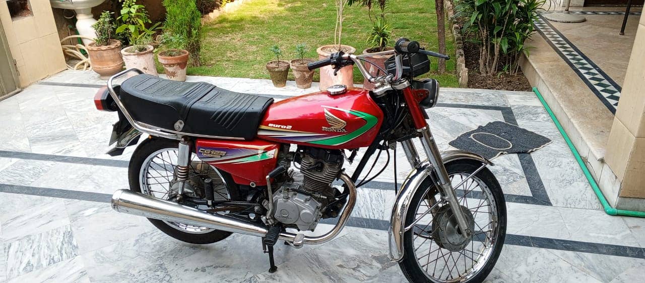 Excellent condition Honda 125 bike-Model 2013 0