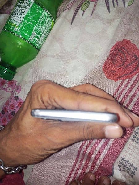 iPhone 6 64 good condition better health 100 non pta 2