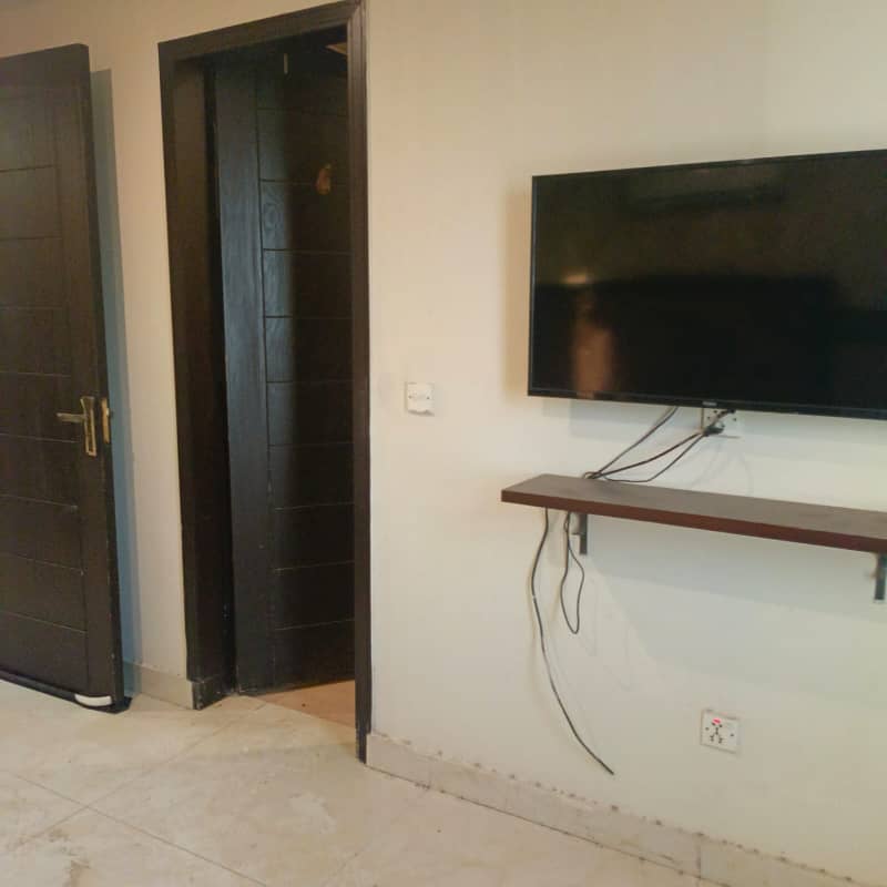 Luxury Fully Furnished 1 Bed Flat Is Available For Rent in DD Block Bahria Town Lahore 6