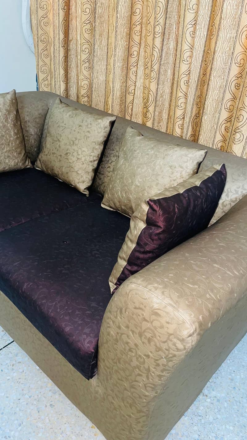 sofa with cushions 0