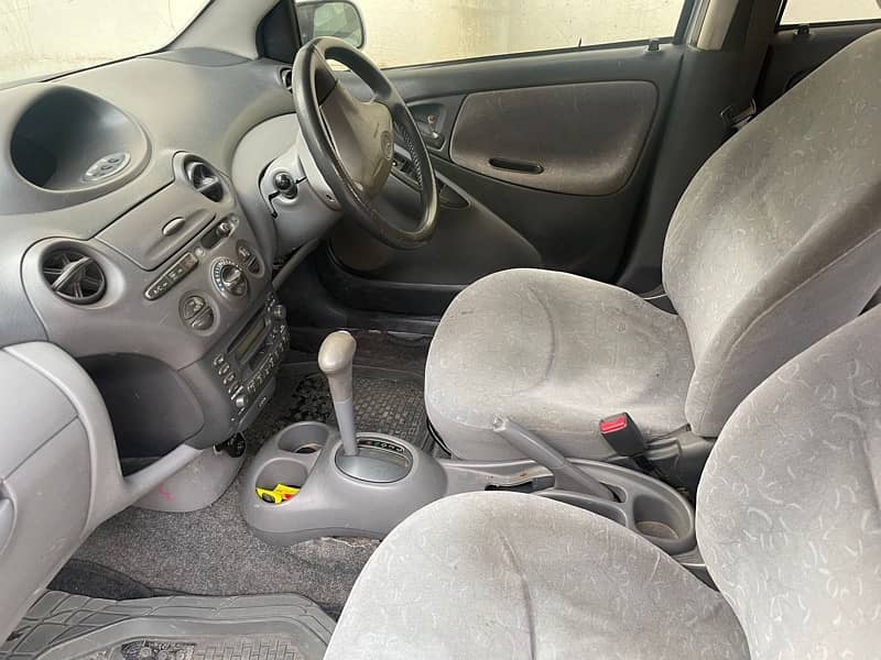 Toyota Vitz 2000 4