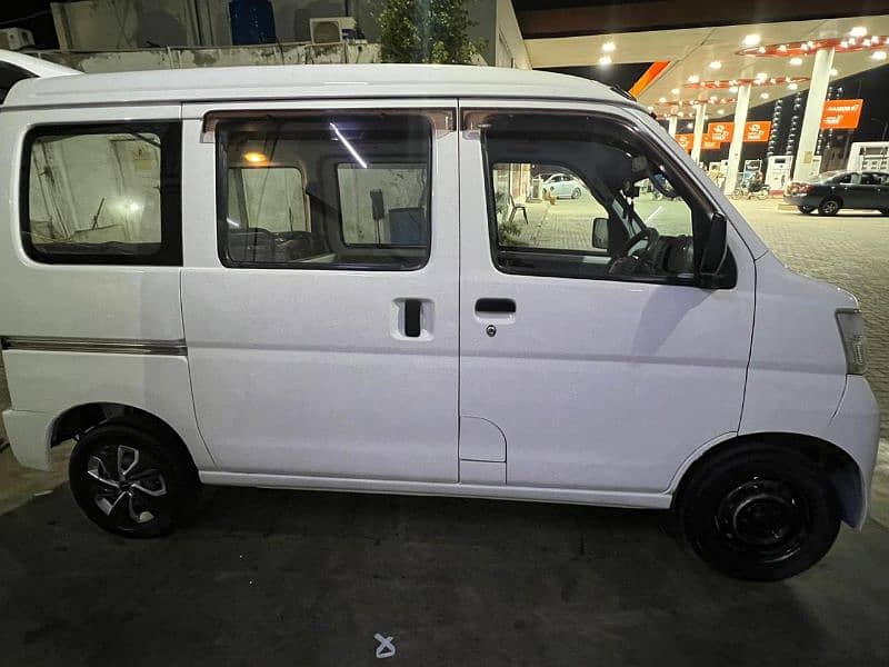 Daihatsu Hijet 2017 4