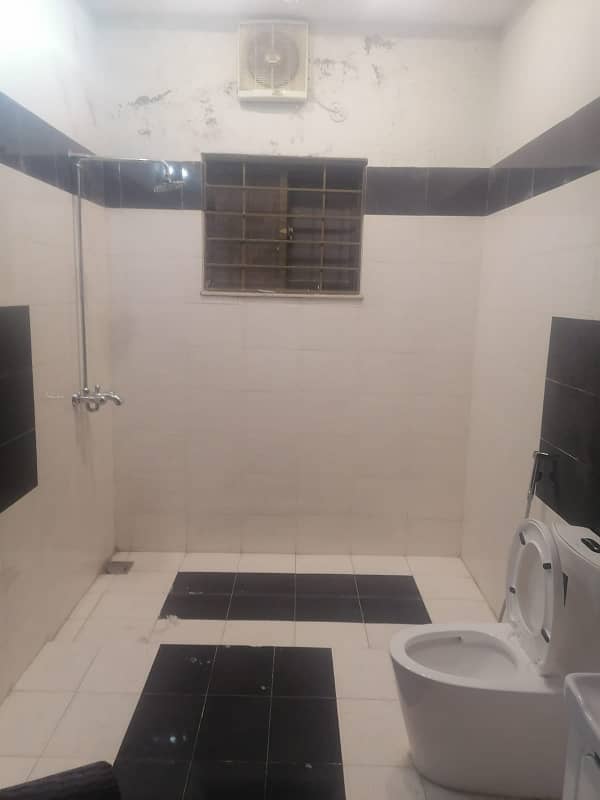 ONE KANAL UPPER PORTION AVAILABLE FOR RENT IN VALENCIA TOWN LAHORE 4