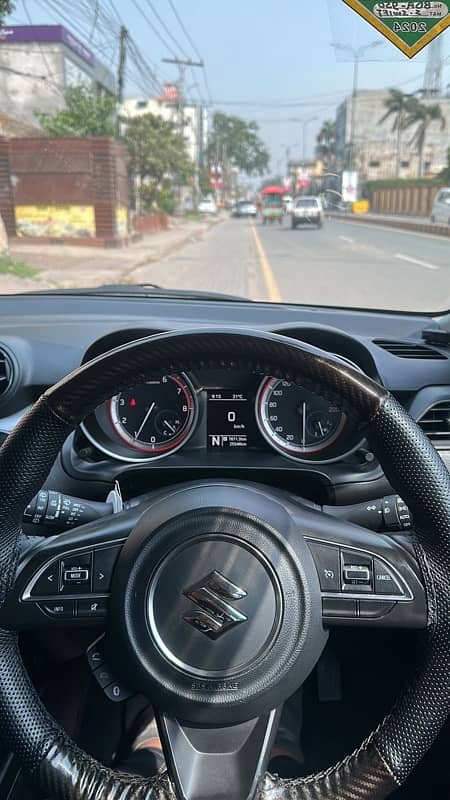 Suzuki Swift GLX CVT 2023 2