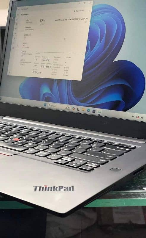 Lenovo ThinkPad P1 (Gen 2) XEON-2276M 3