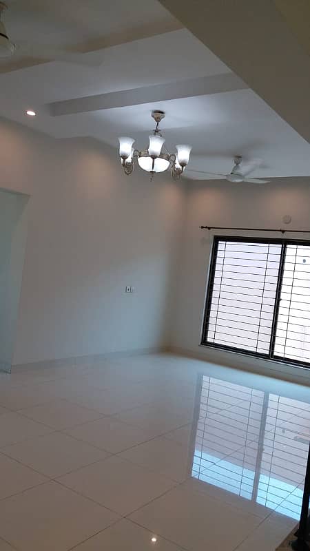 01 Kanal Like Brand New Bungalow Upper Portion for rent in DHA Phase-5, Near to park 21