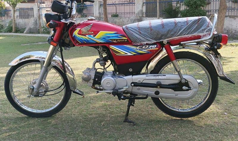 WhatsApp contact 0320.4576. 683 Honda 70 cc Red color engine ok hai 1