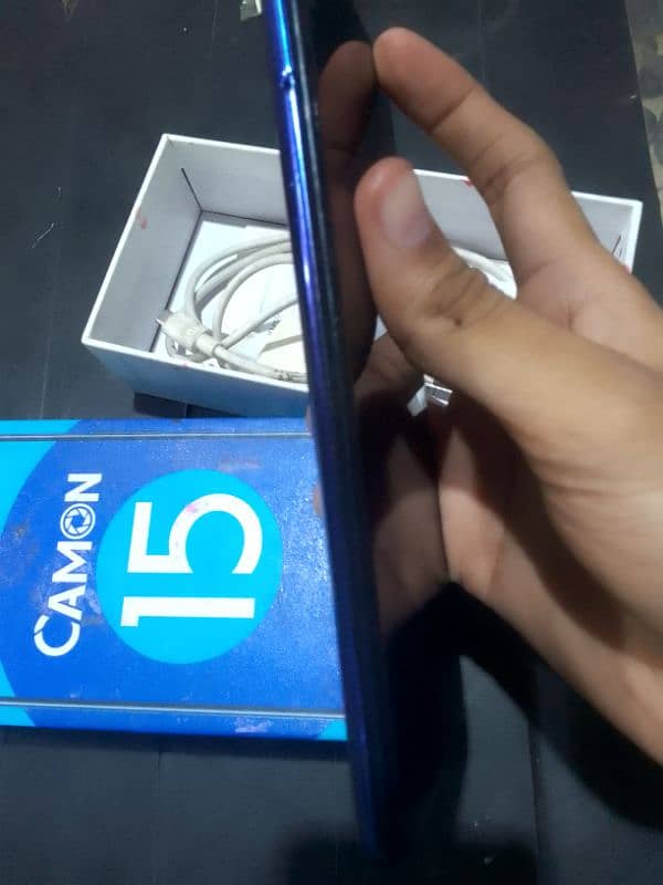 Camon 15 Ram4/64 box with chargr 4