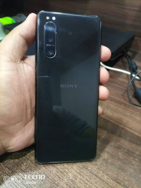 Sony Xperia 5 II 1