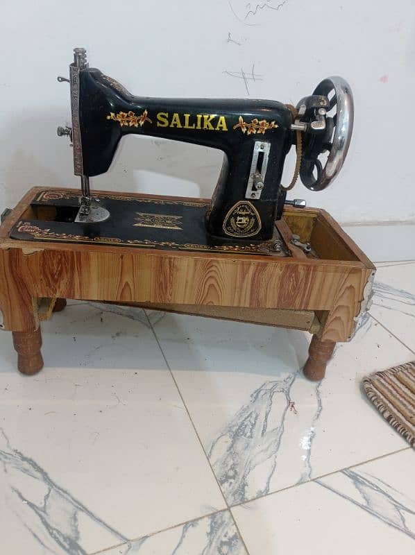 sewing machine with cover 2