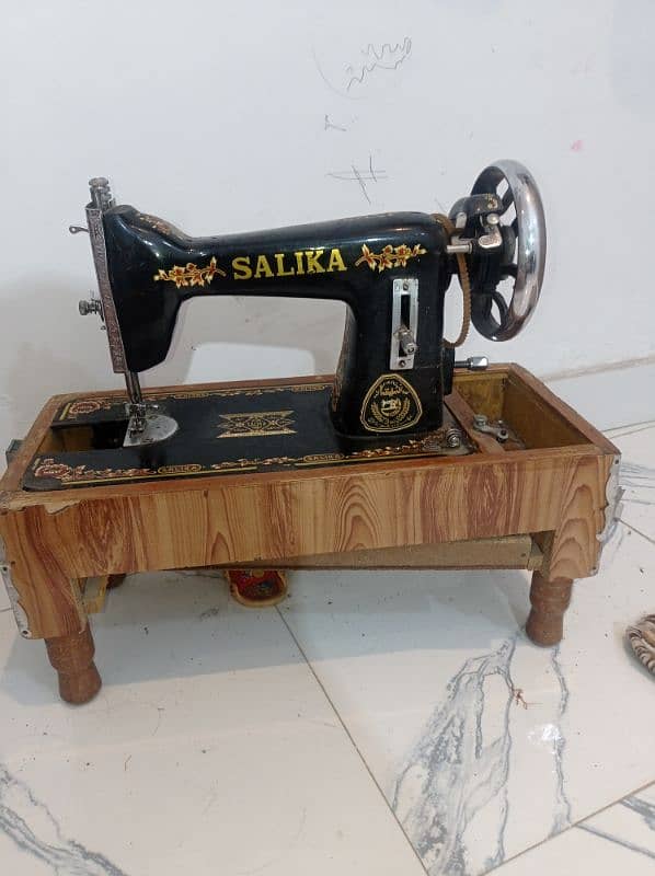 sewing machine with cover 3