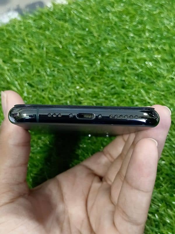 IPHONE 11 PRO FACTORY UNLOCK 4