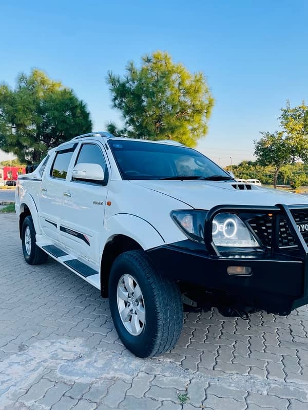 Toyota Hilux Vigo Invincible 2011 9