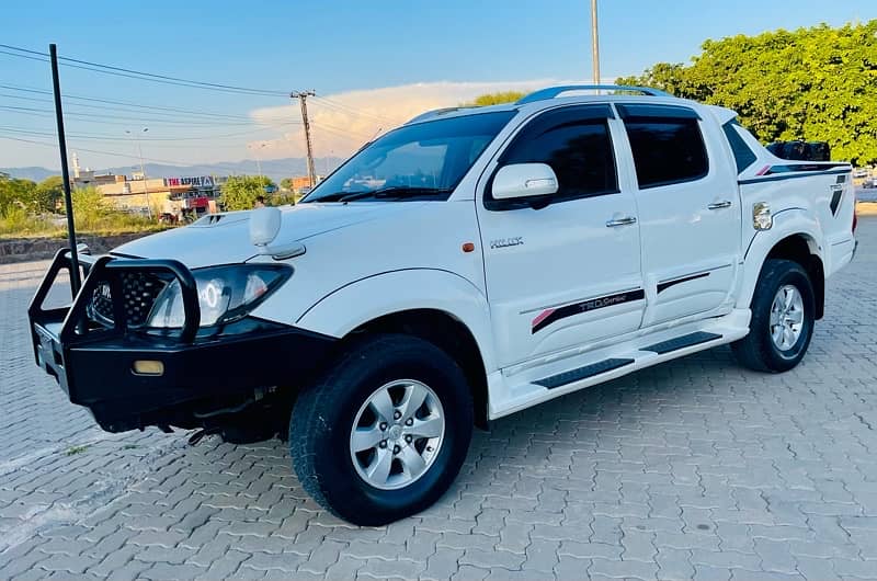 Toyota Hilux Vigo Invincible 2011 10