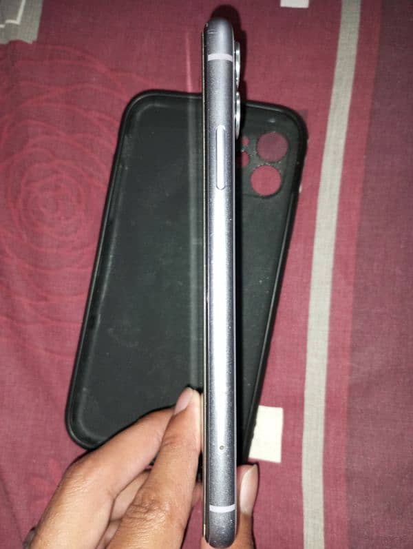 i phone 11 jv purple colour 10/10 64gb with accessories(text whatsapp) 4