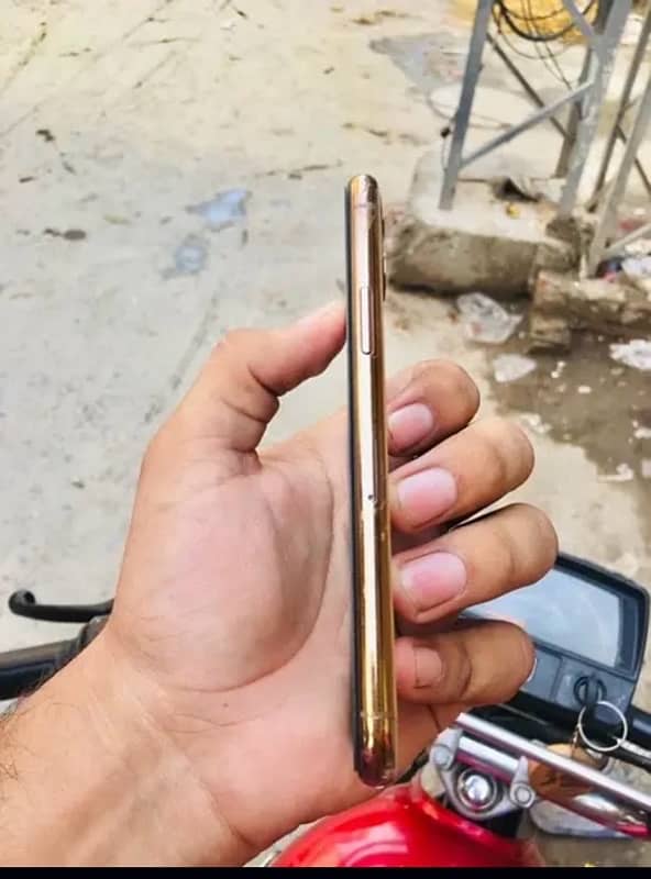 Iphone 11 pro Gold 64 gb dual pta approved 2