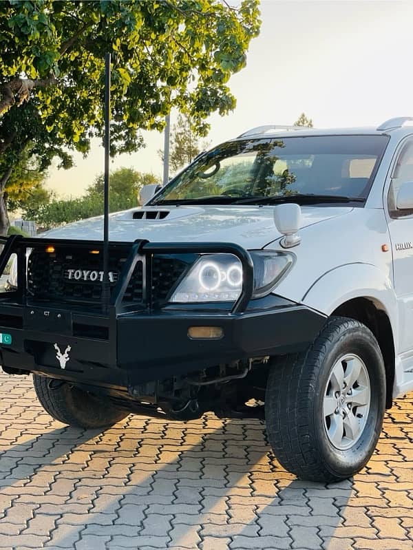 Toyota Hilux Vigo Invincible 2011 0