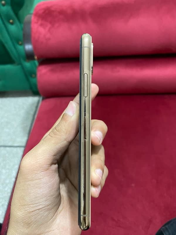 Iphone XS gold 256gb Dual Pta Approved 5