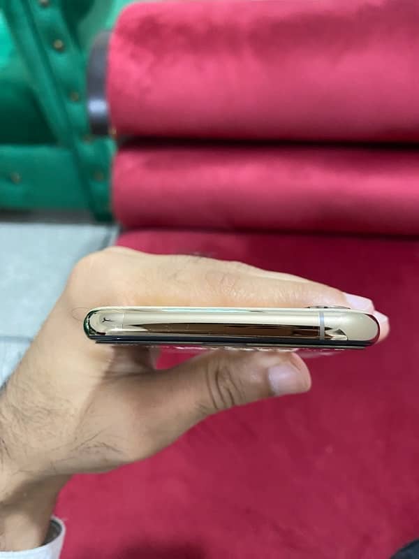 Iphone XS gold 256gb Dual Pta Approved 7