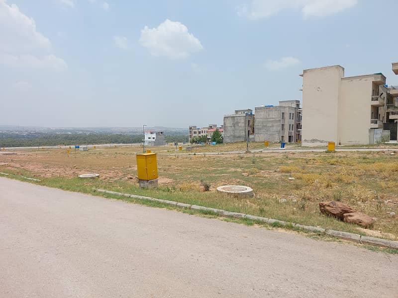 5 Marla, Fully Developed, Top Heighted Location, Solid Land, Direct And Easy Access From Main Boulevard 3