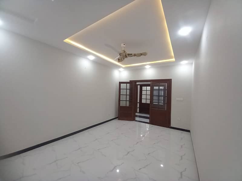 Brand New 1 Kanal Upper Portion Available For Rent, 3 Bed Room With attached Bath, Drawing Dinning, Kitchen, T. V Lounge, Servant Quarter 9