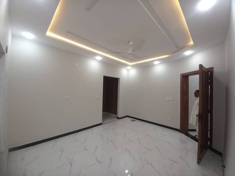 Brand New 1 Kanal Upper Portion Available For Rent, 3 Bed Room With attached Bath, Drawing Dinning, Kitchen, T. V Lounge, Servant Quarter 14