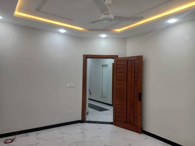 Brand New 1 Kanal Upper Portion Available For Rent, 3 Bed Room With attached Bath, Drawing Dinning, Kitchen, T. V Lounge, Servant Quarter 15