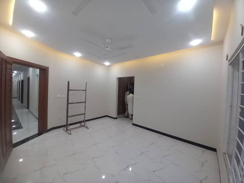 Brand New 1 Kanal Upper Portion Available For Rent, 3 Bed Room With attached Bath, Drawing Dinning, Kitchen, T. V Lounge, Servant Quarter 16