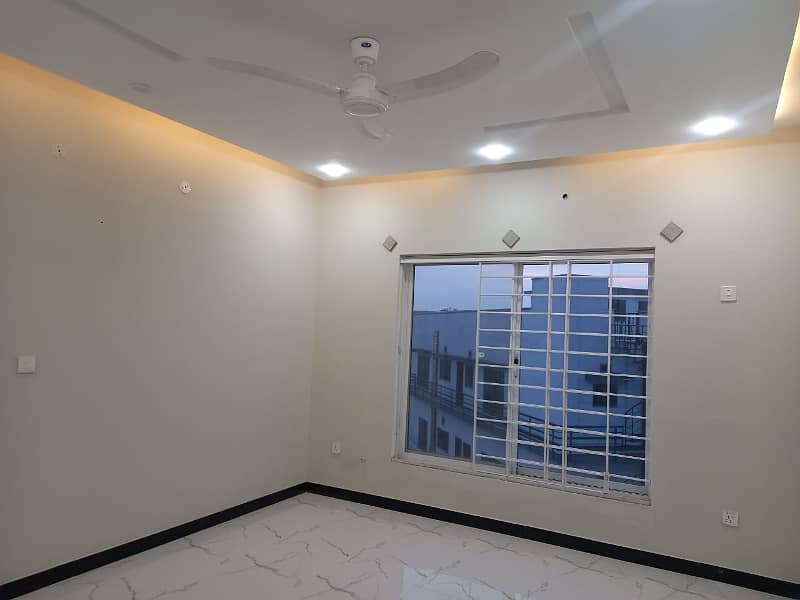 Brand New 1 Kanal Upper Portion Available For Rent, 3 Bed Room With attached Bath, Drawing Dinning, Kitchen, T. V Lounge, Servant Quarter 17