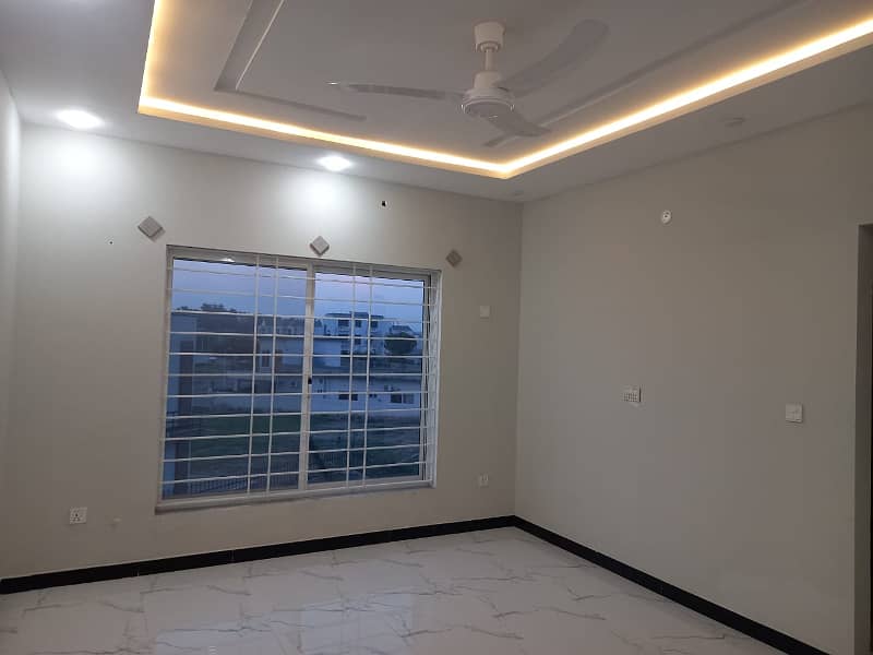 Brand New 1 Kanal Upper Portion Available For Rent, 3 Bed Room With attached Bath, Drawing Dinning, Kitchen, T. V Lounge, Servant Quarter 18