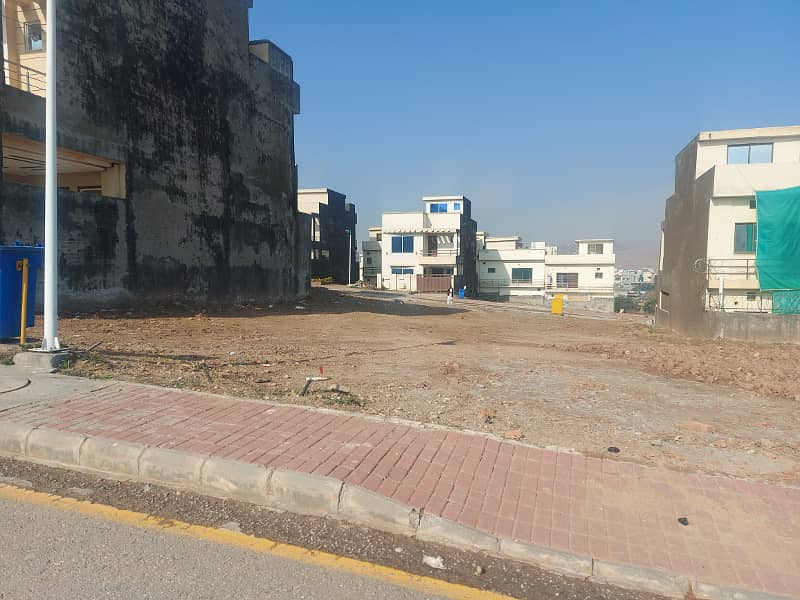 10 Marla Boulevard Back Level Plot Direct Access From Main Expressway 2