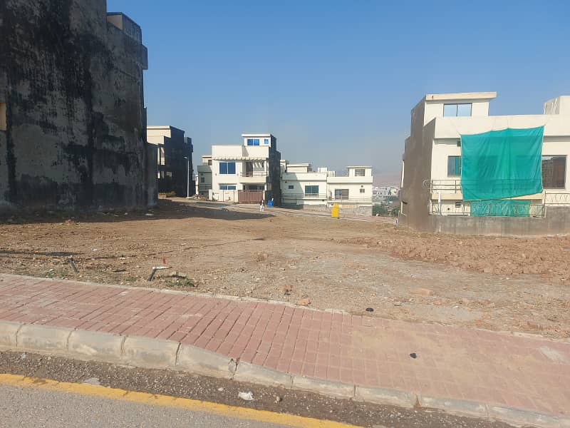 10 Marla Boulevard Back Level Plot Direct Access From Main Expressway 3