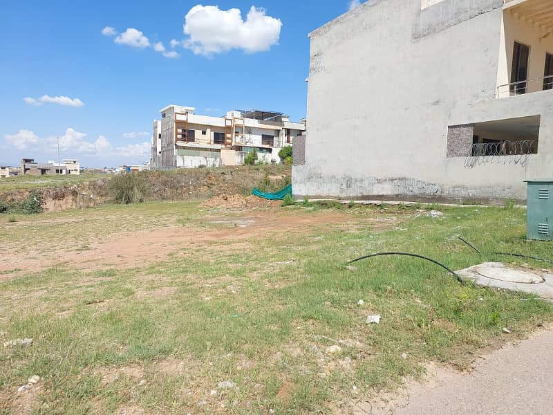 10 Marla Prime Plot For Sale In Umer Block - Ideal Location With Open Back And Level Ground! 2