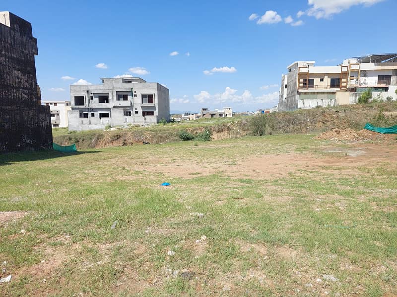 10 Marla Prime Plot For Sale In Umer Block - Ideal Location With Open Back And Level Ground! 4