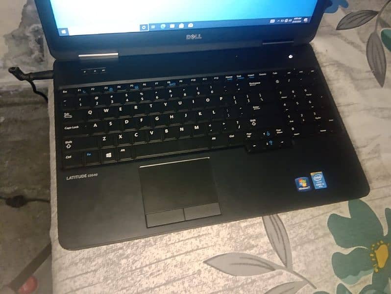 DELL E5540 4