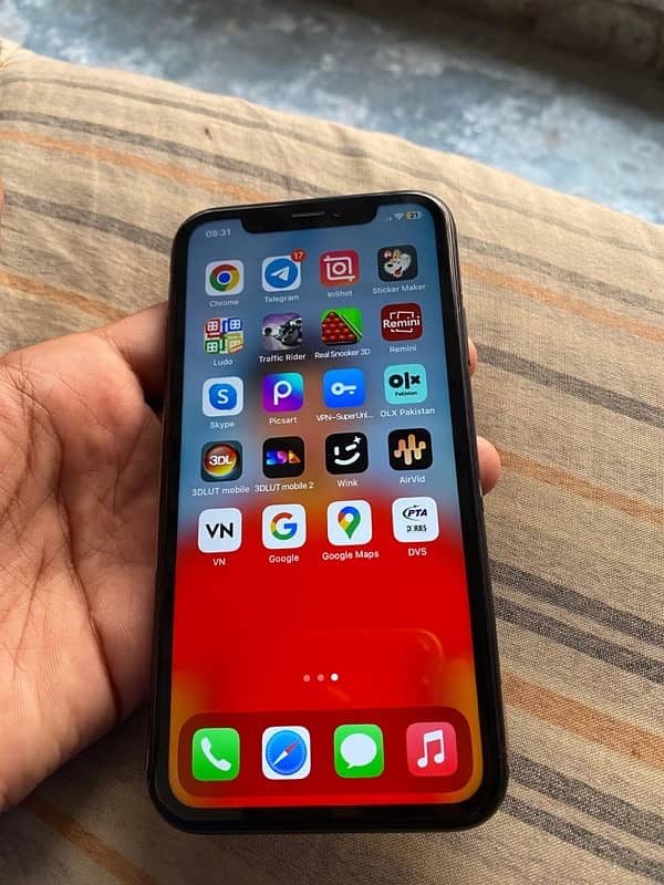 I PHONE XR (64)gb factory unlock 0