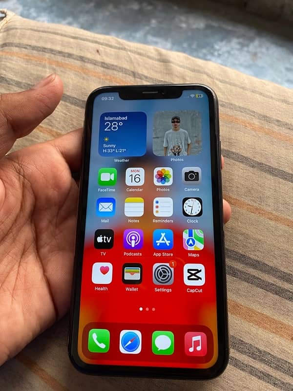 I PHONE XR (64)gb factory unlock 3