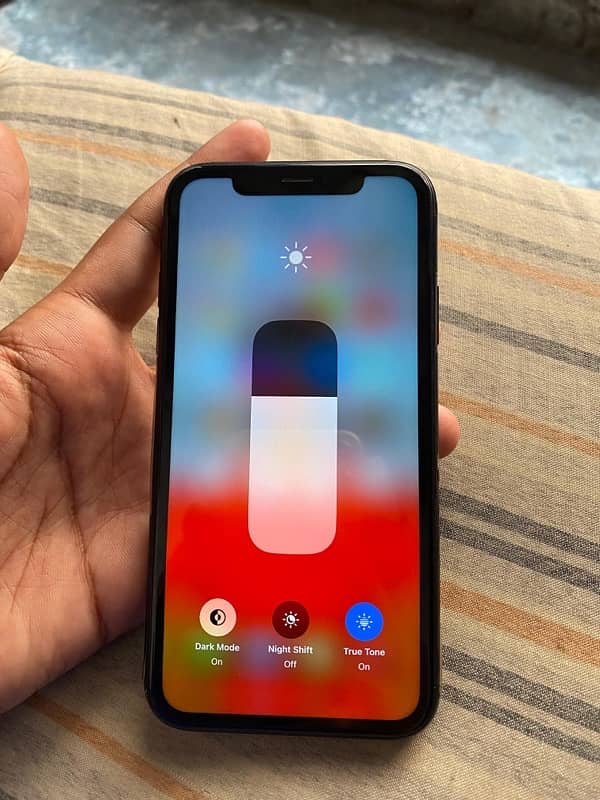 I PHONE XR (64)gb factory unlock 4