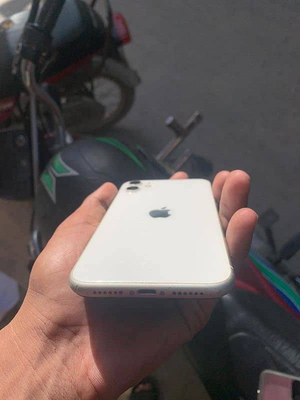 iPhone 11 64 GB non pta 4