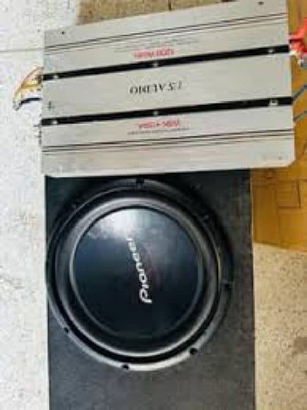 WOOFER AND AMPLIFIER FOR SALE EXCELLENT CONDITION 0