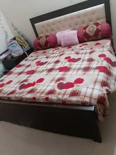 king size bed for sale neat and clean with side table